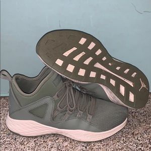 EUC authentic air jordan’s | nike womens